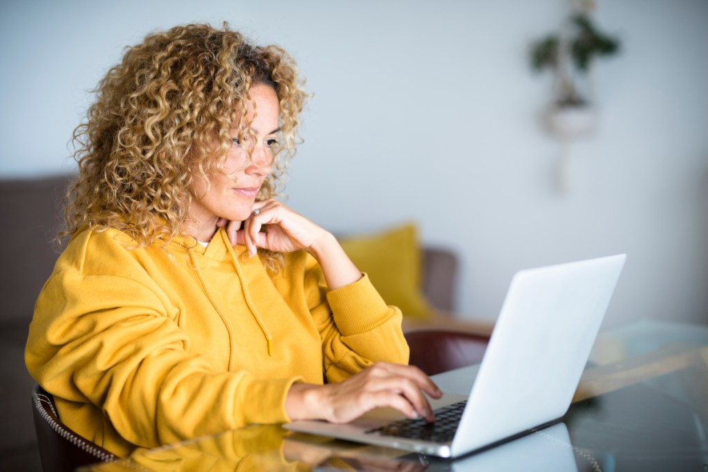How AI can help (or hurt) your mental health: 5 prompts experts recommend